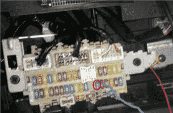 エクストレイルフットランプヒューズ電源15A