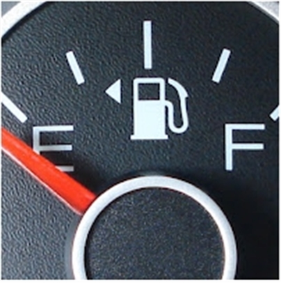 ガソリン給油口の位置確認方法スピードメーターにて