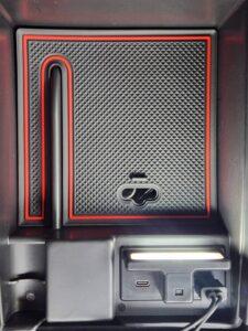 エクストレイルT32前後期に適合 内蔵型コンソールボックス 車内収納ボックス 2ポートUSB充電付き車種専用設計 センサーLEDライト付き T32前後期, ブラック)装着後